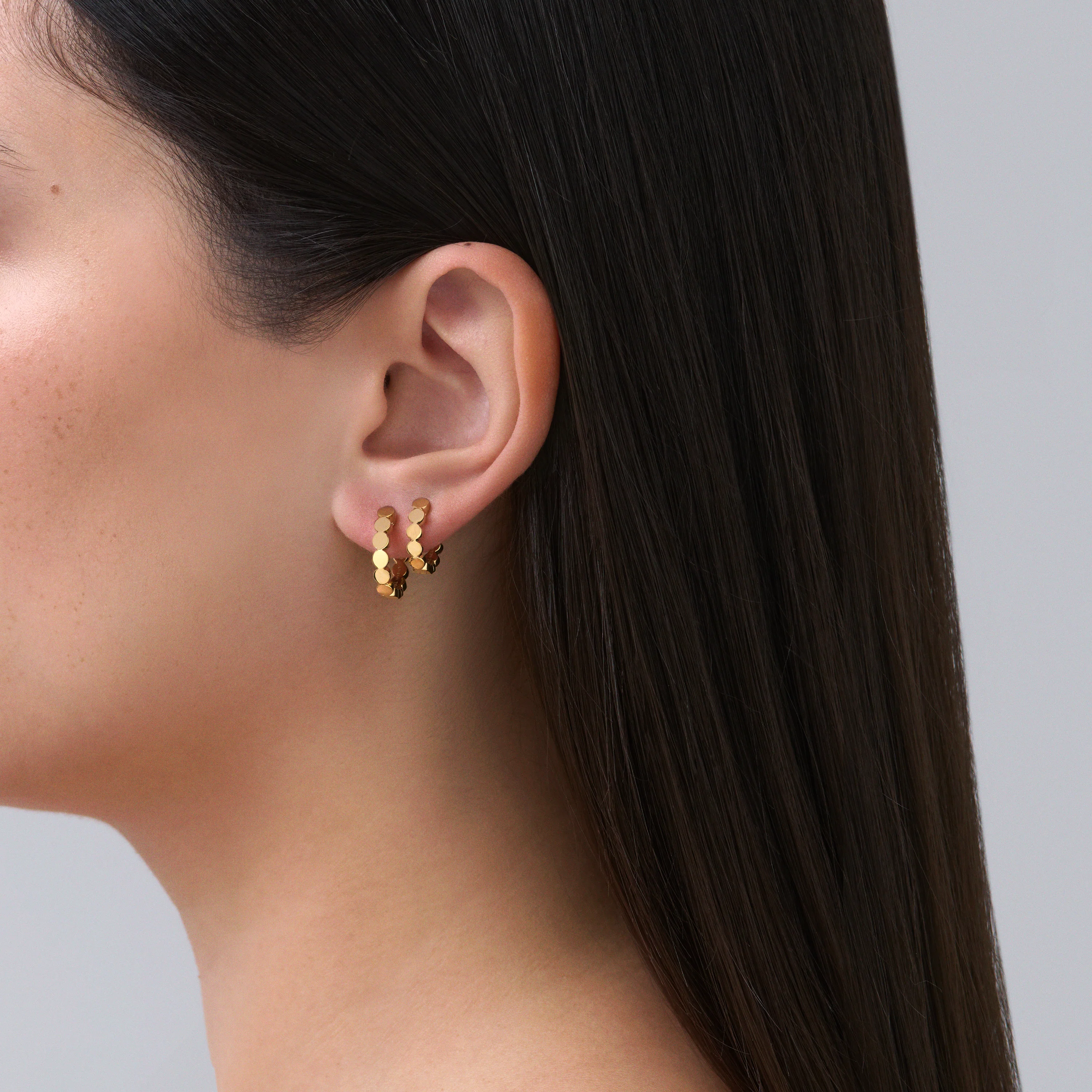 Capri Dreaming® Golden Huggie Earrings Small | 18K Yellow Gold - Image 5