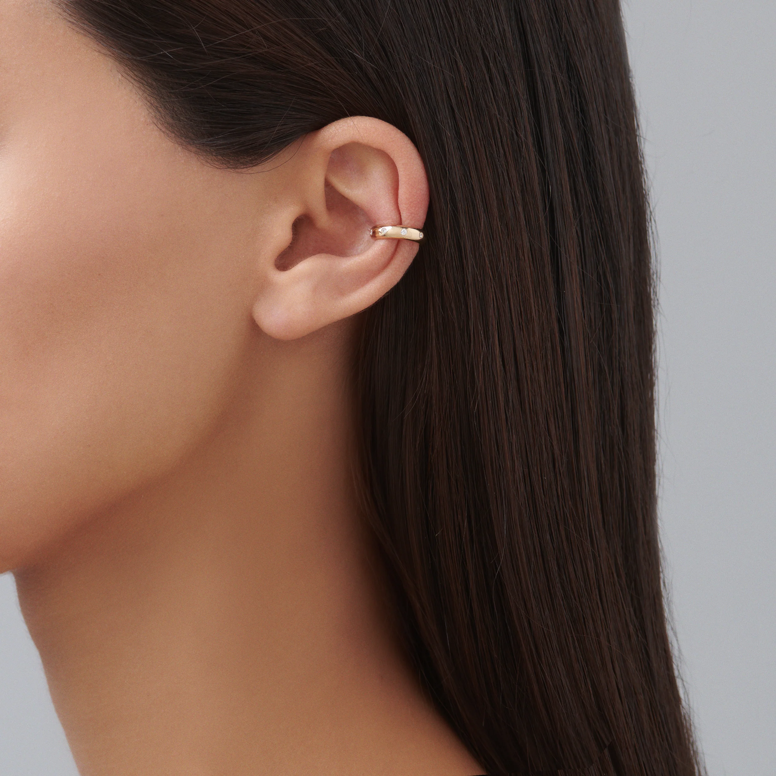 Capri Dreaming® Pebble Ear Cuff Medium | Yellow Gold - Image 2