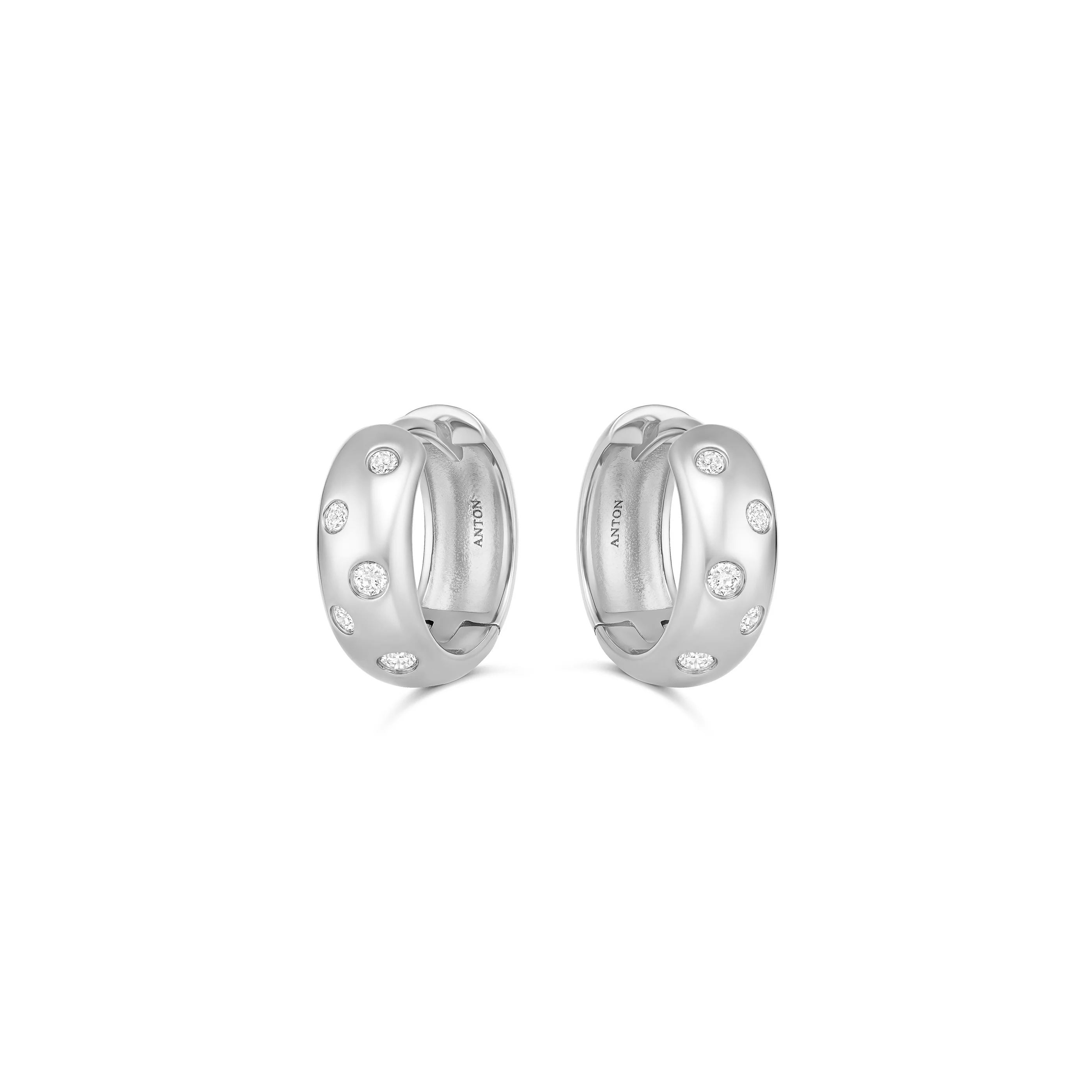 Capri Dreaming® Pebble Huggies Medium | Yellow Gold - Image 5