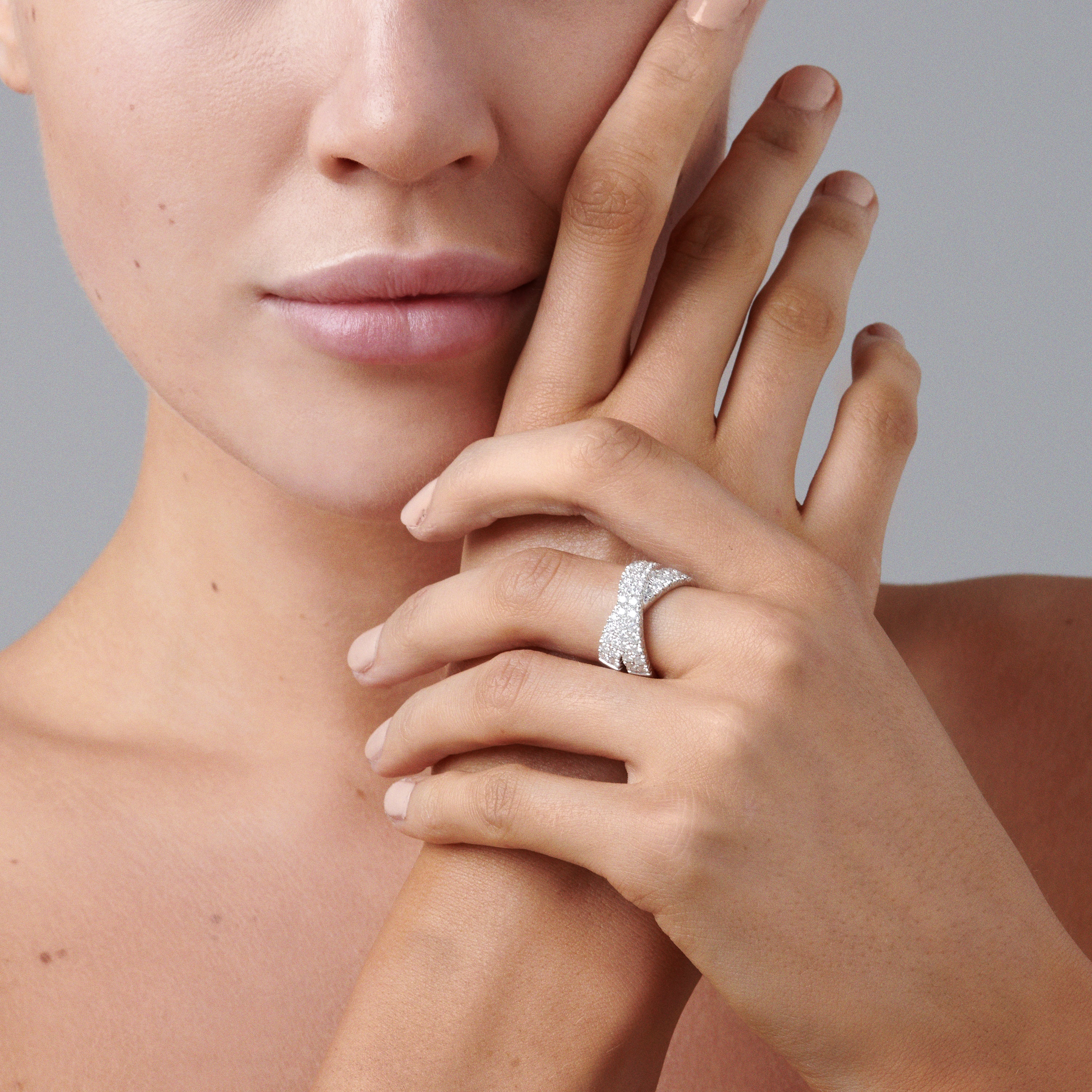 Krisscut Eclipse Crossover Ring | White Gold - Image 4
