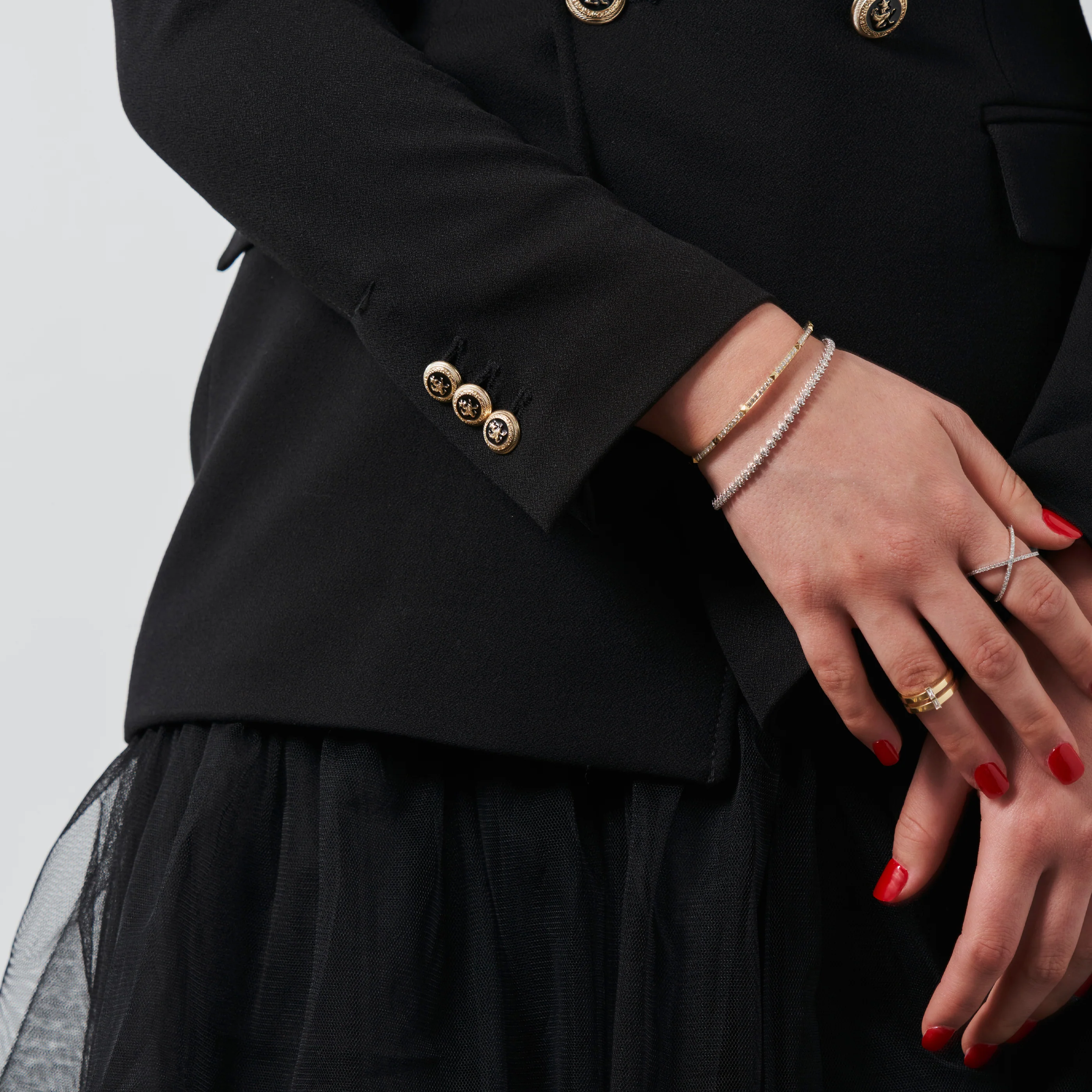R.08® Une Bangle | 18K Yellow Gold - Image 3