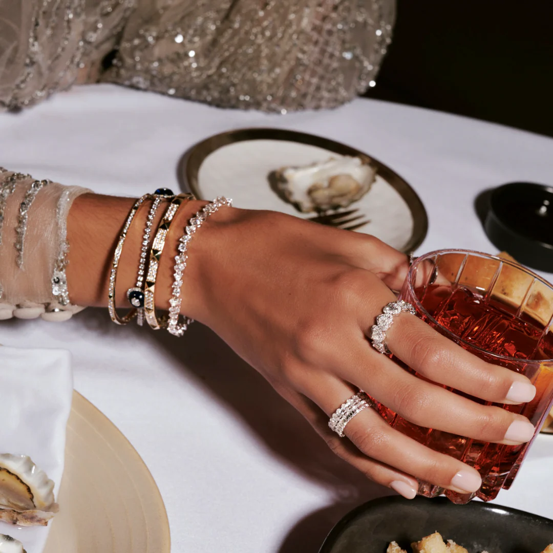R.08® Une Bangle | 18K Yellow Gold - Image 7