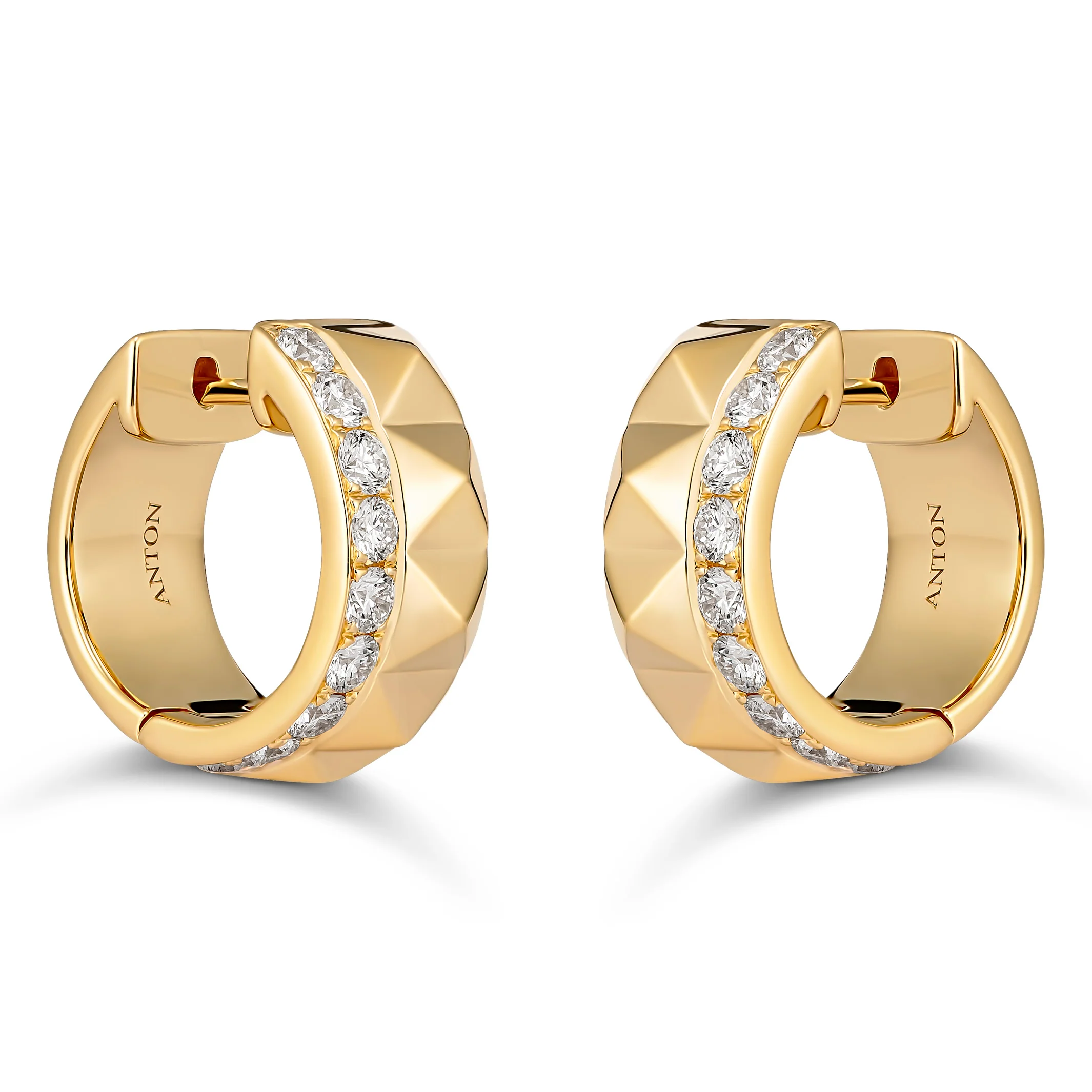 R.08®  Une Diamond Huggies | Yellow Gold - Image 5