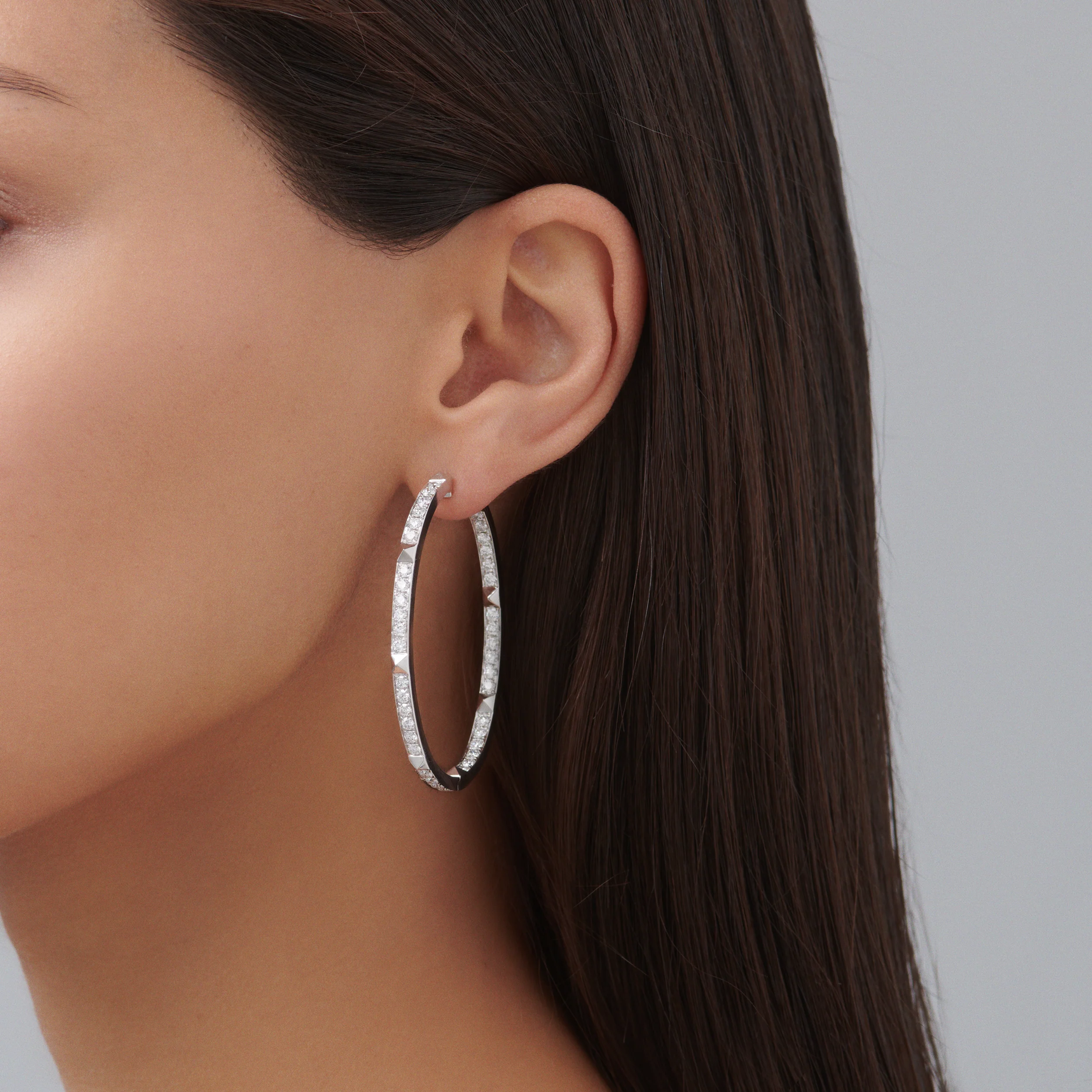 R.08® Une Full Moon Medium Hoop Earrings | 18K White Gold - Image 2